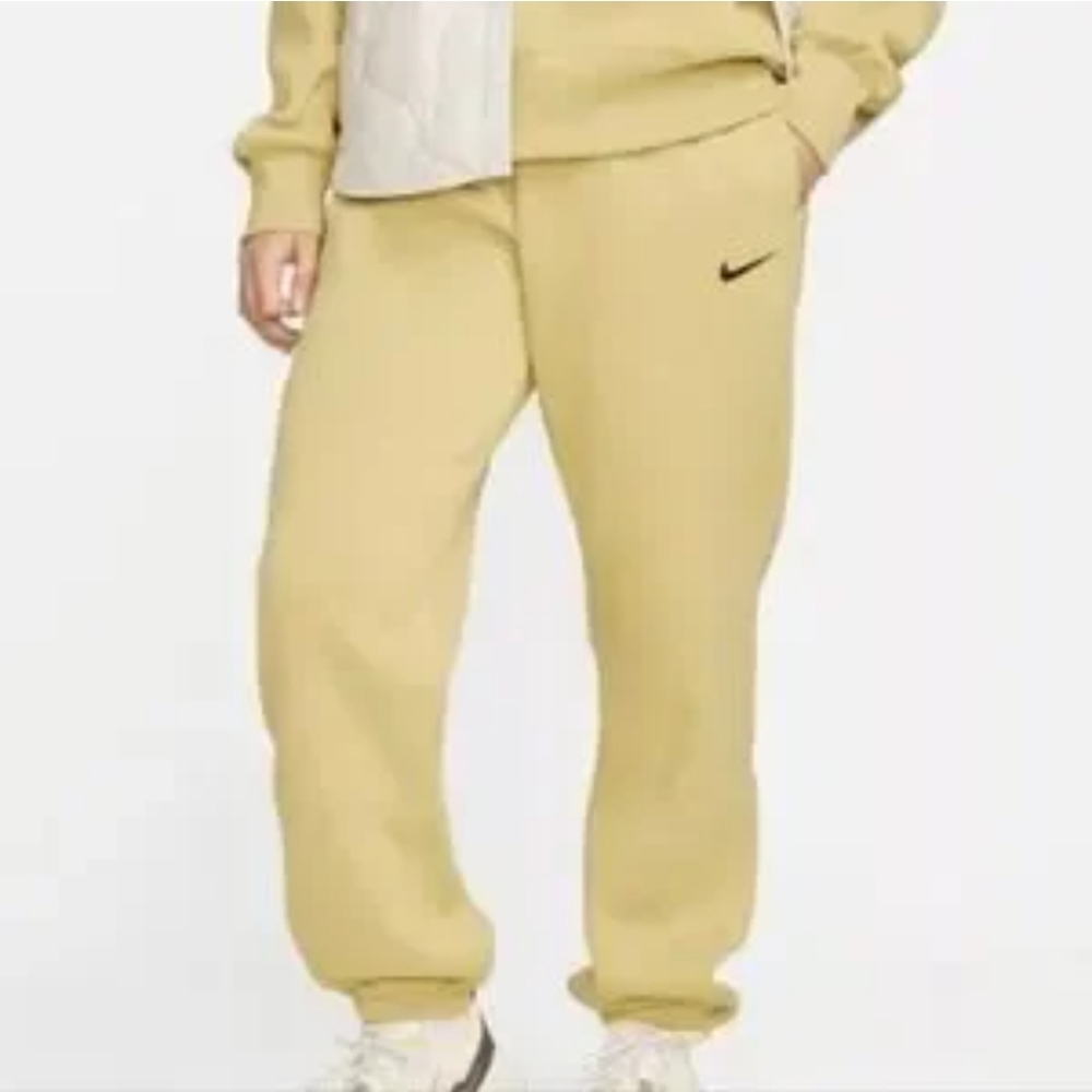 NWT Women's Nike OVERSIZED sweatpants